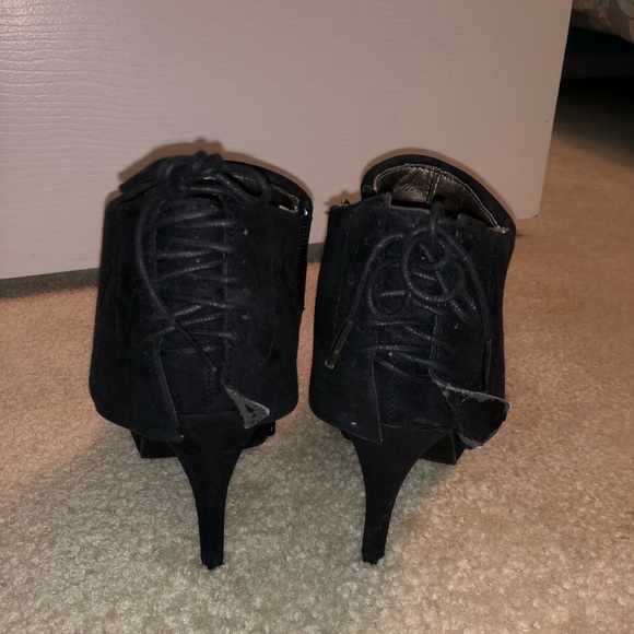 Black high heels - Picture 4 of 5